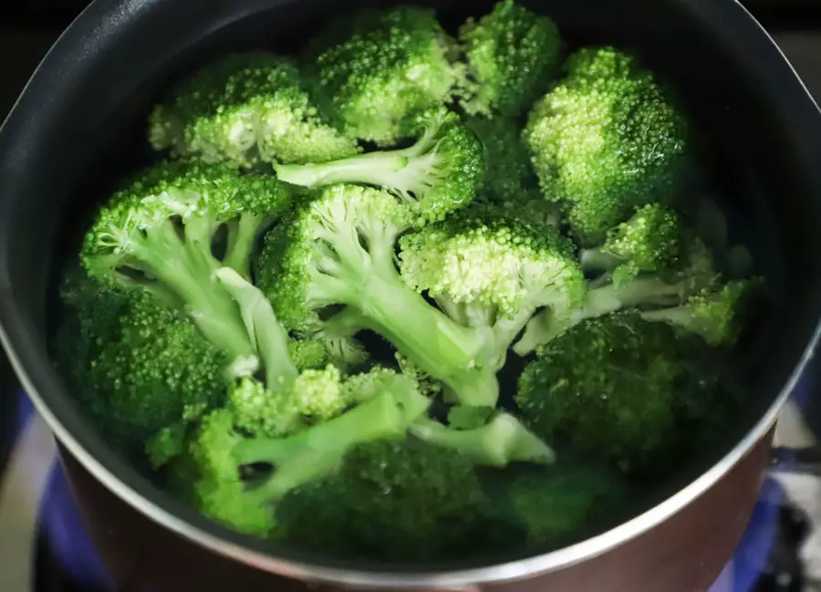 9 Broccoli Rabe Substitutes in Pastas & Salads