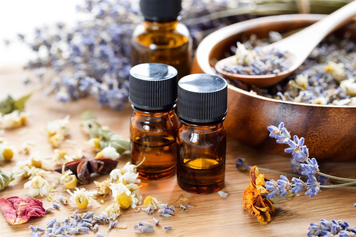 6 Best Essential Oils for Lipomas Tumors and How to Use Them